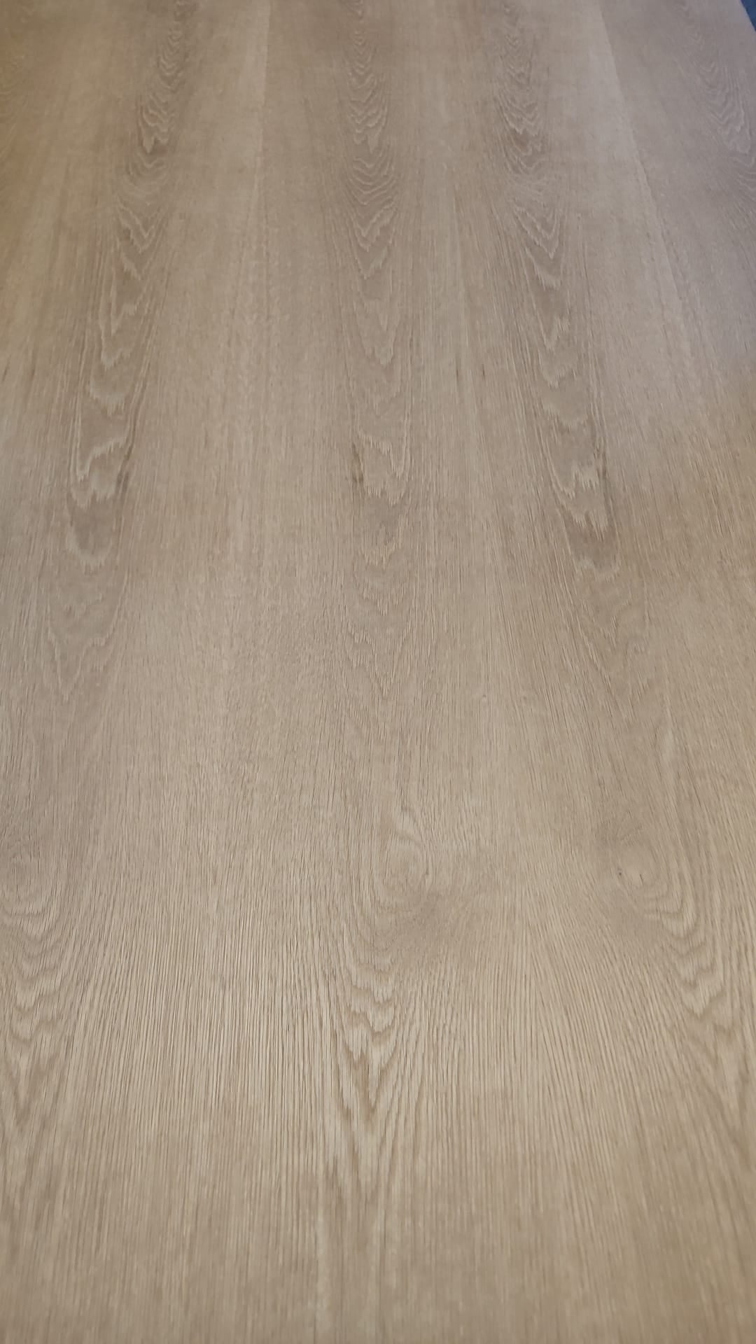 Crown cut oak veneer - real board surface close-up